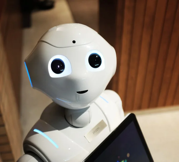 Petit robot à l'air sympatique